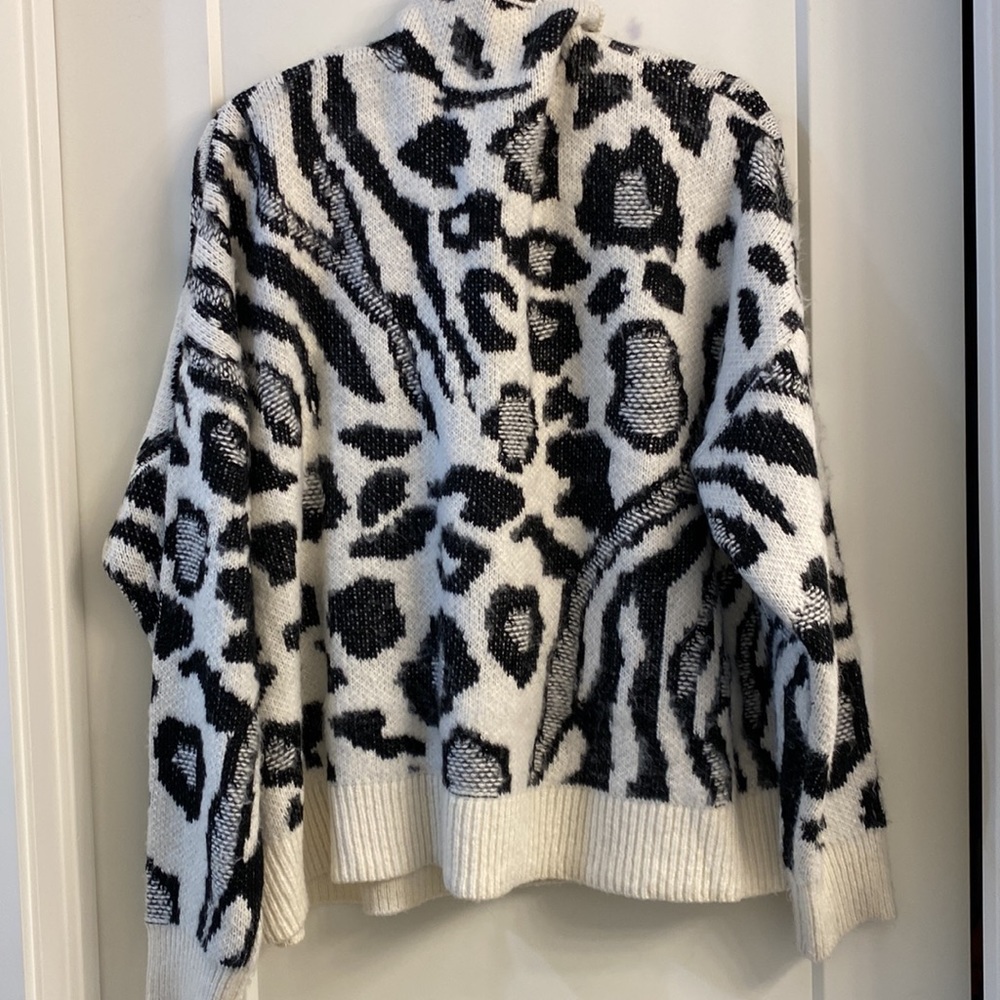Cheetah sweater - Picture 3 of 4
